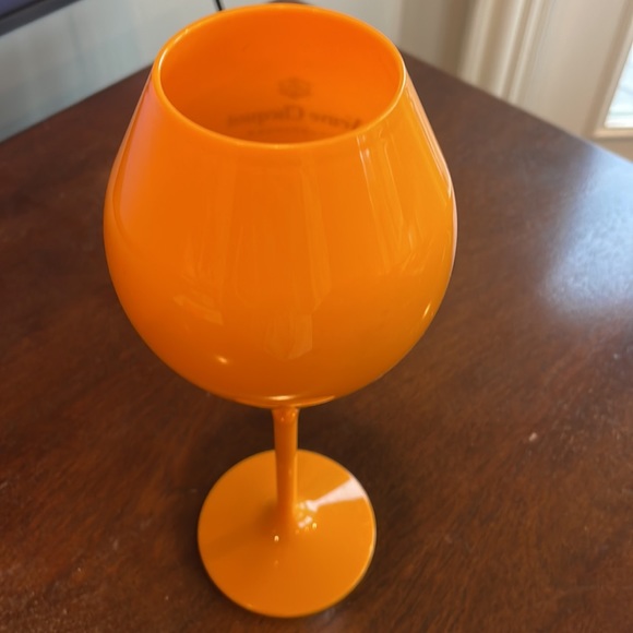 AUTHENTIC VEUVE CLICQUOT CHAMPAGNE ACRYLIC/PLASTIC GLASS! - Picture 3 of 4